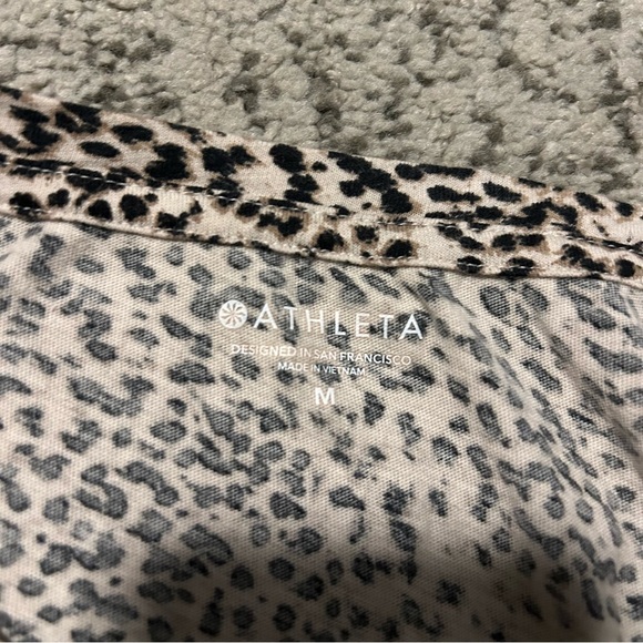 Athleta 100% Cotton Brown & Black Cheetah Print Short Sleeve T-Shirt Size Medium - Picture 6 of 9